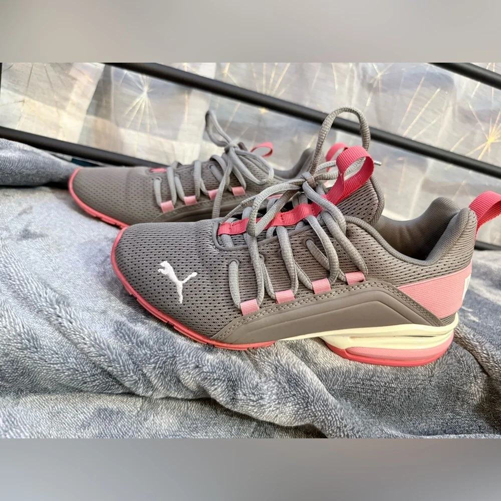 🩷PUMA Gray and Pink Women's Athletic Sneakers - Picture 2 of 6